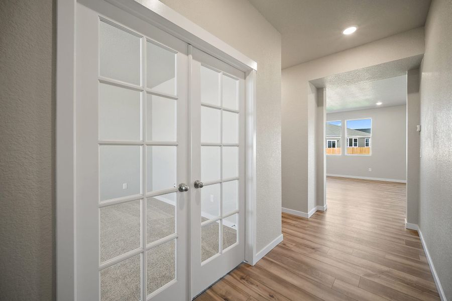 Spacious, unfurnished interior of a new home in The Glen-12, Colorado Springs (Image 19).