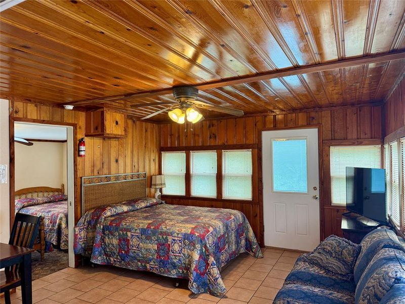 Community amenities in , Whitney (Image 7).