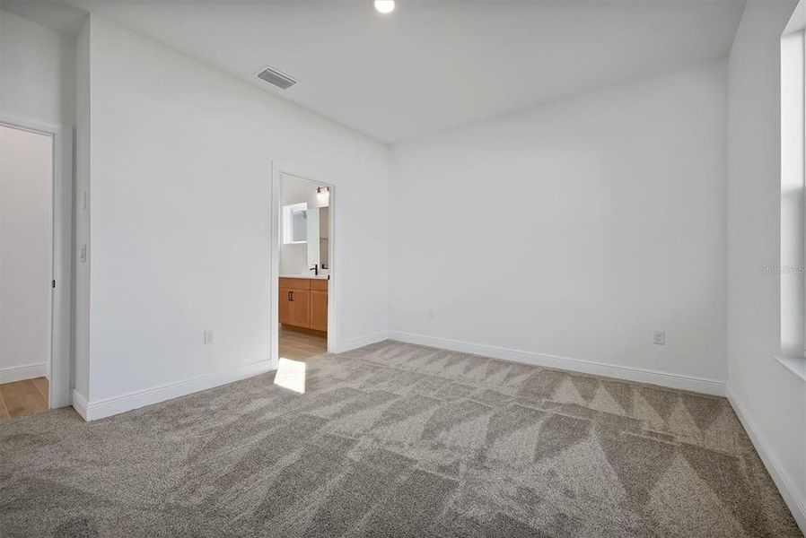 Spacious, unfurnished interior of a new home in Prairie Oaks, St. Cloud (Image 41).