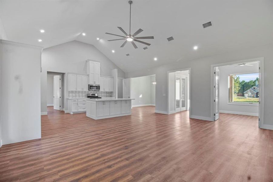 Spacious, unfurnished interior of a new home in , Lindale (Image 34).
