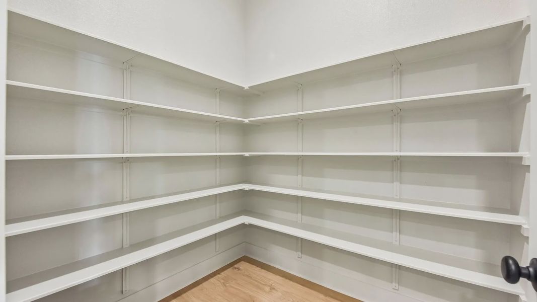 Spacious, unfurnished interior of a new home in Sunfield, Buda (Image 15).