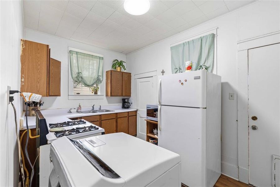 Furnished interior view inside a new home in , Brownwood (Image 11).