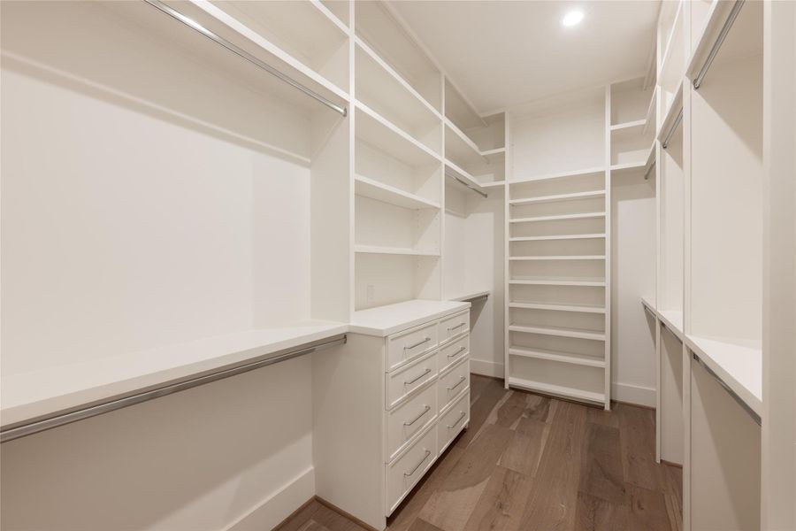 Spacious, unfurnished interior of a new home in , Houston (Image 43).