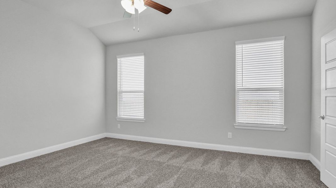 Spacious, unfurnished interior of a new home in Eagle Creek, Denton (Image 17).