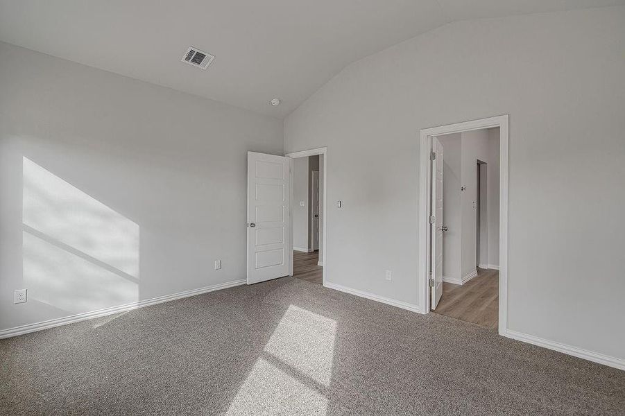 Spacious, unfurnished interior of a new home in , Fort Worth (Image 18).
