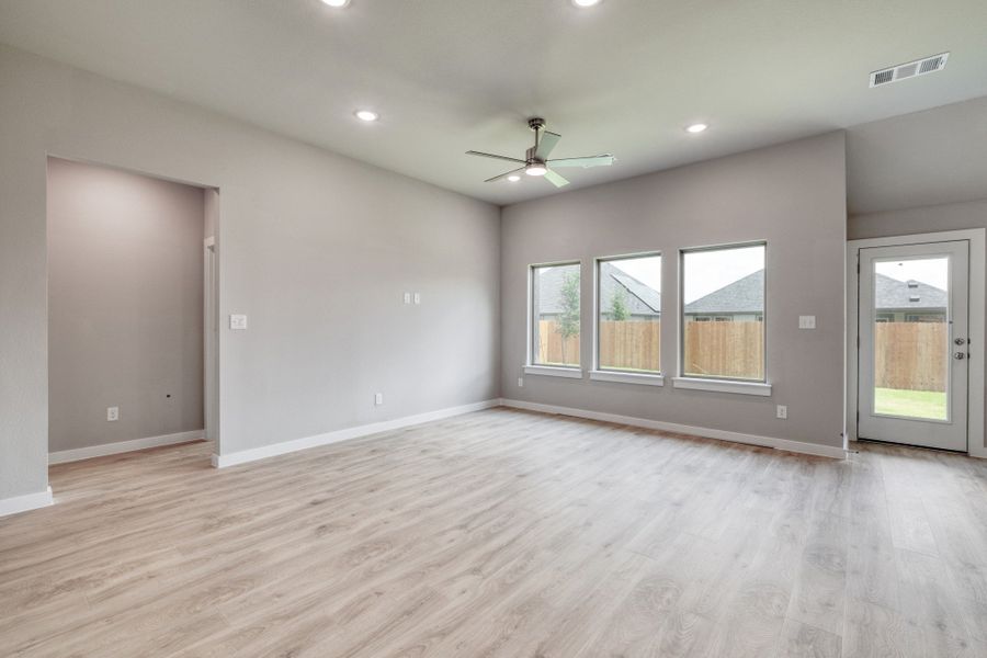 Spacious, unfurnished interior of a new home in Prairie Winds, Hutto (Image 13).