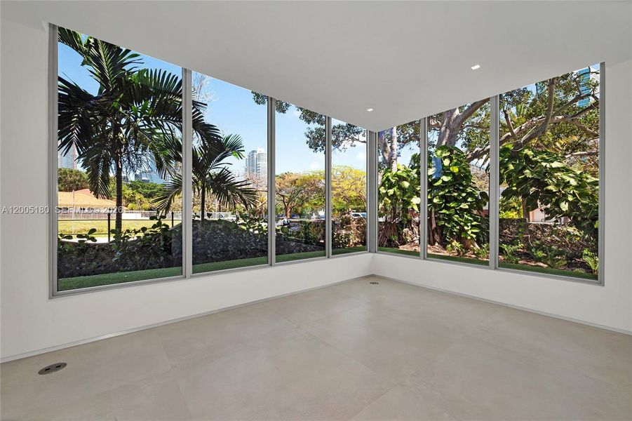 Spacious, unfurnished interior of a new home in , Miami (Image 31).