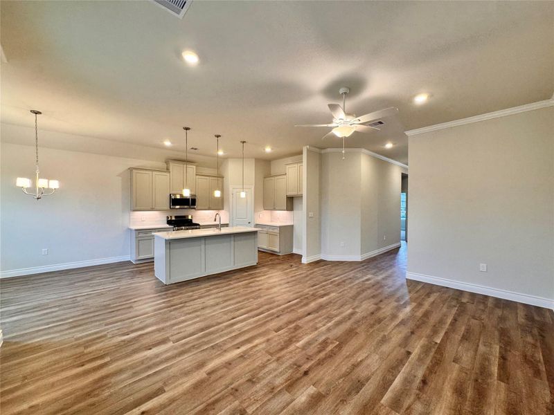 Spacious, unfurnished interior of a new home in Grand Oaks Reserve, Cleveland (Image 9).