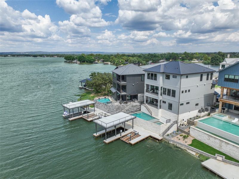 Condo located in Granite Shoals, TX showcasing its design and architecture (Image 4).