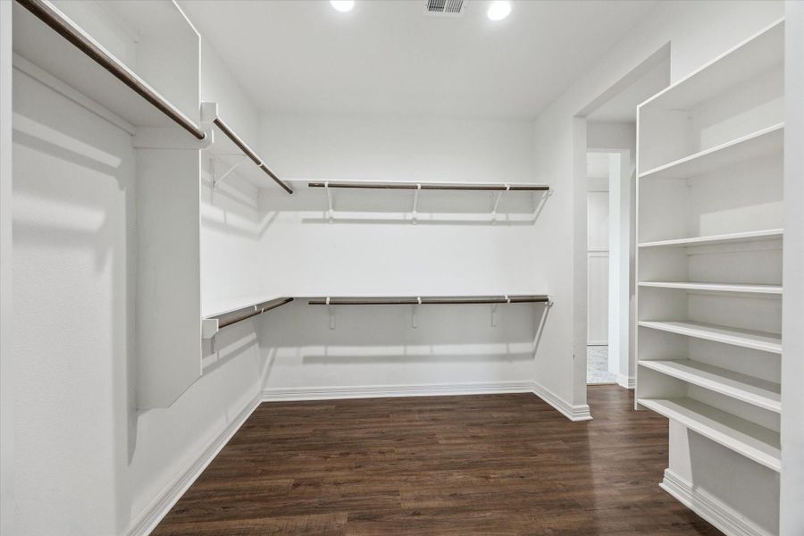 Spacious, unfurnished interior of a new home in , Fulshear (Image 15).