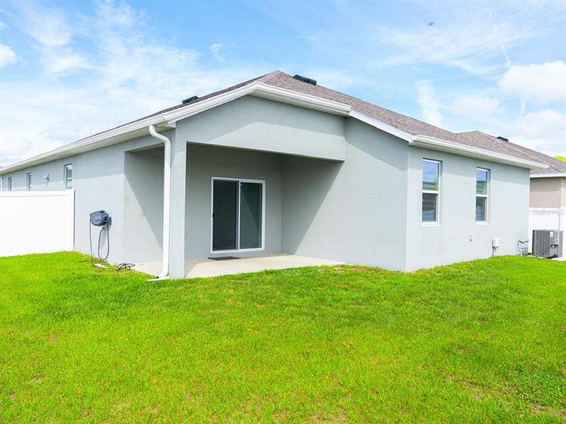Exterior details and patio area of a home in Cypress Park Estates, Haines City (Image 3).