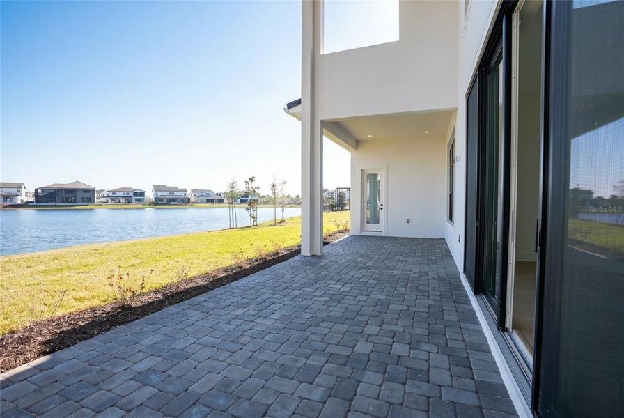 Exterior details and patio area of a home in , Orlando (Image 3).