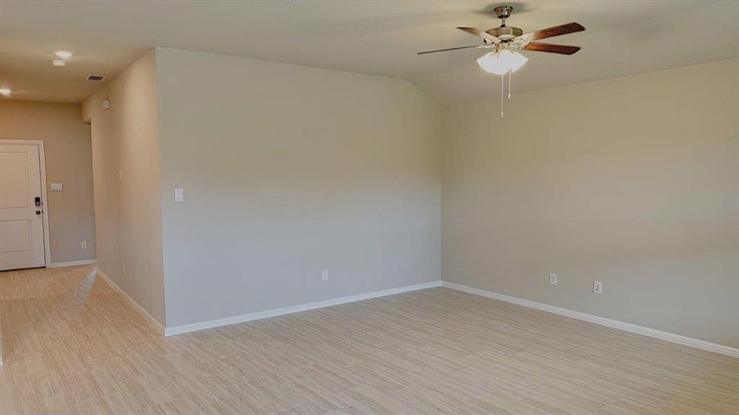 Spacious, unfurnished interior of a new home in Highlands at Chapel Creek, Fort Worth (Image 11). Spacious, unfurnished interior of a new home in Highlands at Chapel Creek, Fort Worth (Image 11).