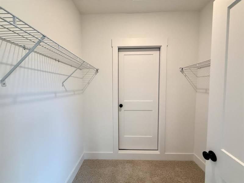 Spacious, unfurnished interior of a new home in Livingstone Park, Kennesaw (Image 19).