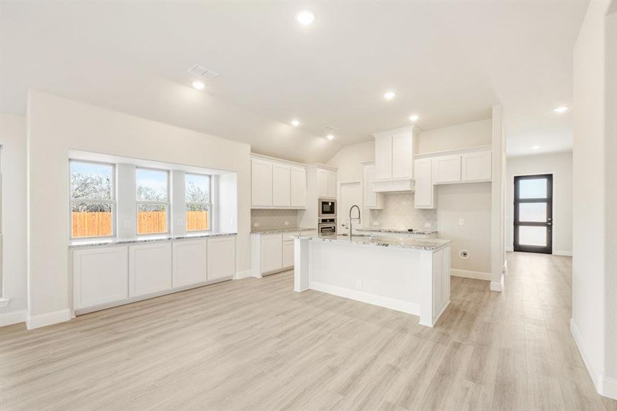 Furnished interior view inside a new home in El Dorado, Granbury (Image 10).