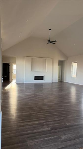 Spacious, unfurnished interior of a new home in , Waxahachie (Image 9).