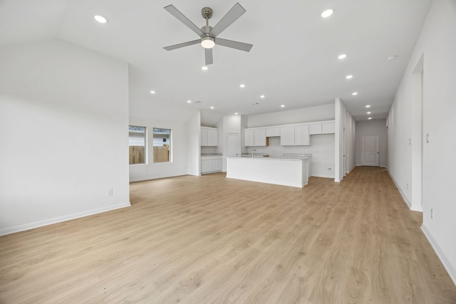 Spacious, unfurnished interior of a new home in Riviera Pines, Huffman (Image 17).