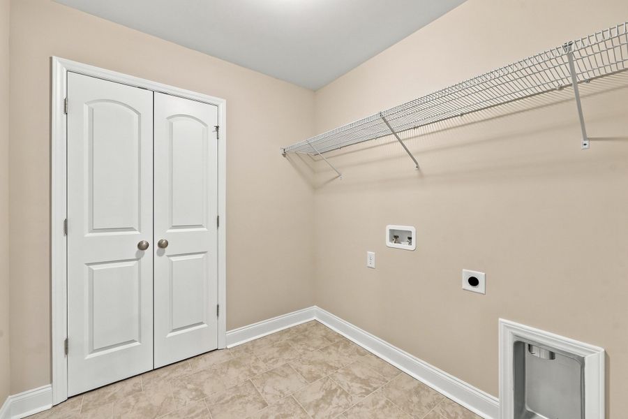 Spacious, unfurnished interior of a new home in Davenport Farms, Winterville (Image 28).
