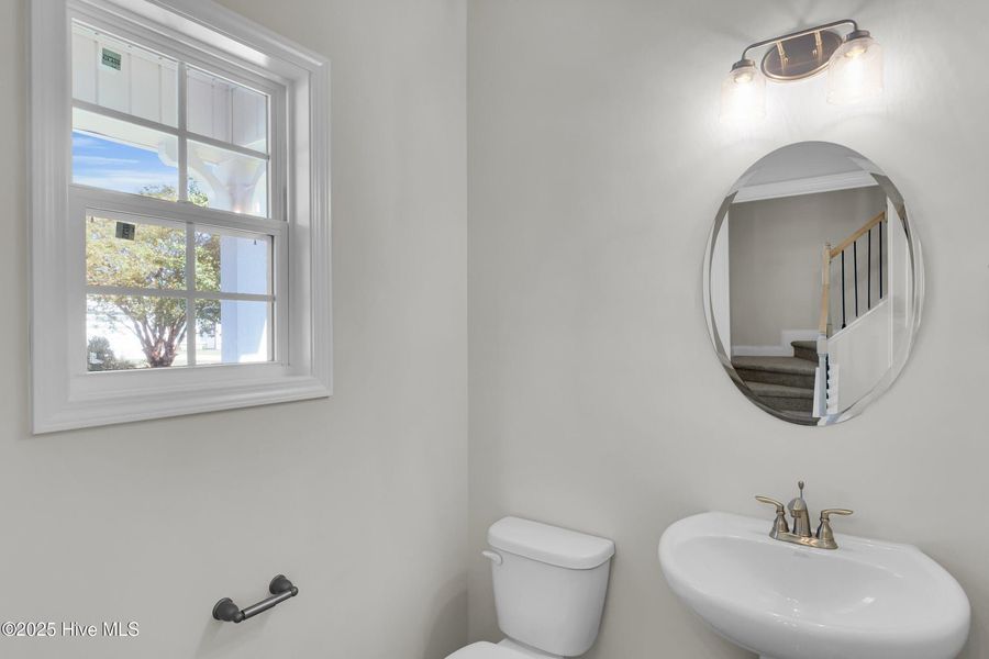 Furnished interior view inside a new home in Fairfield Harbour, New Bern (Image 5).