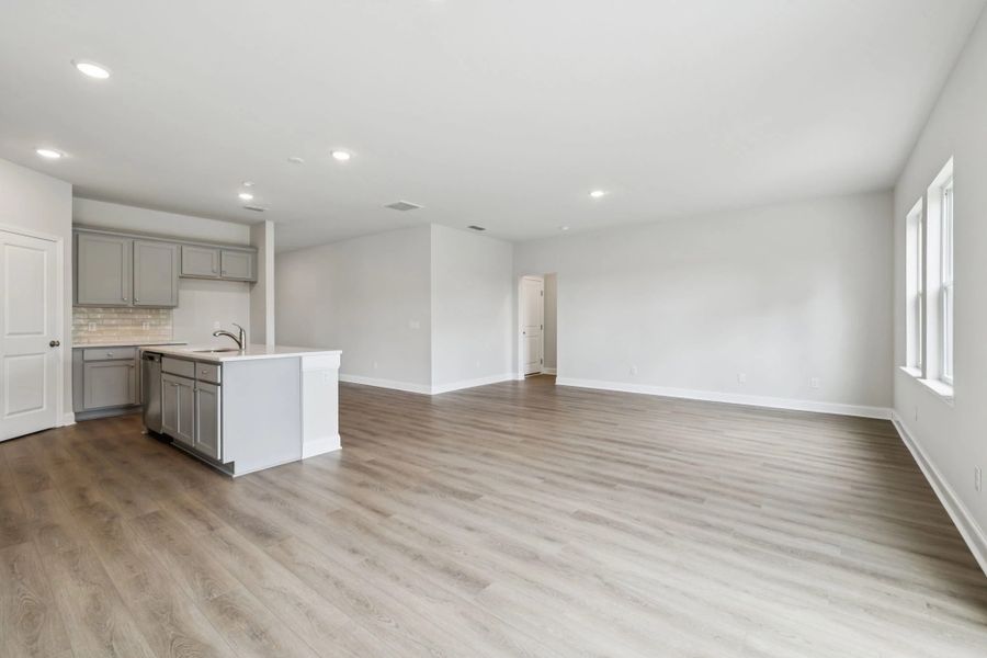 Spacious, unfurnished interior of a new home in Cades Bluff, Lebanon (Image 20).