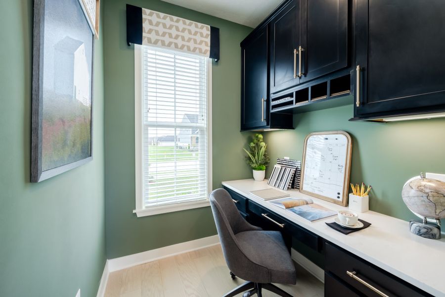 Representative furnished interior of a home built from the Avery by Fischer Homes in Twin Lakes, Hoschton (Image 51).