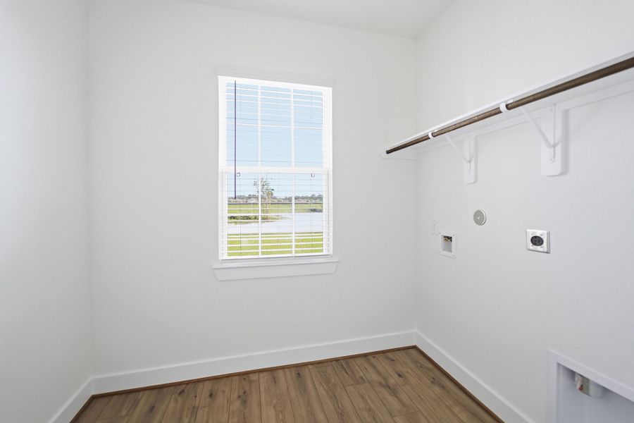 Spacious, unfurnished interior of a new home in Sundance Cove, Crosby (Image 24).