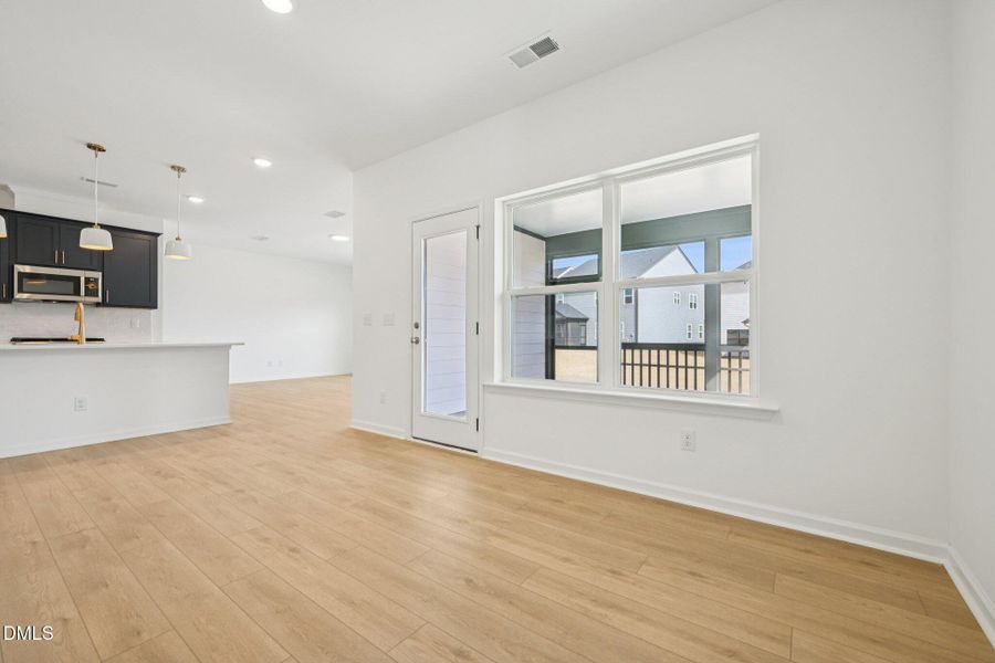 11-web-or-mls-Ken Dr-S2402-011