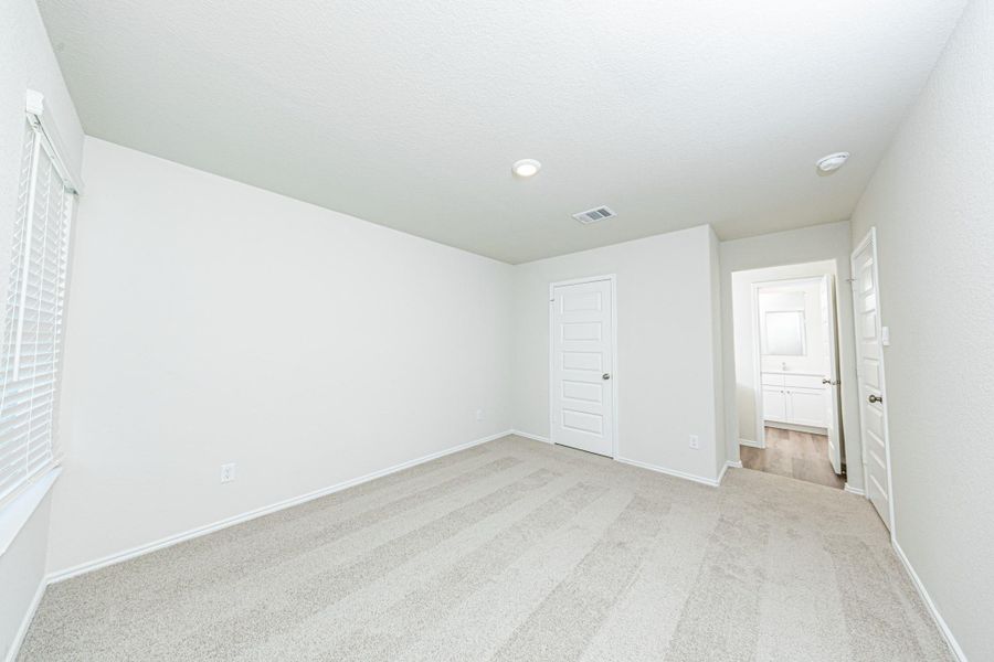 Spacious, unfurnished interior of a new home in Townsend Reserve, Splendora (Image 11).