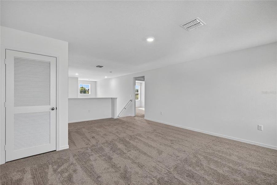 Spacious, unfurnished interior of a new home in Tula Parc, Astatula (Image 24).