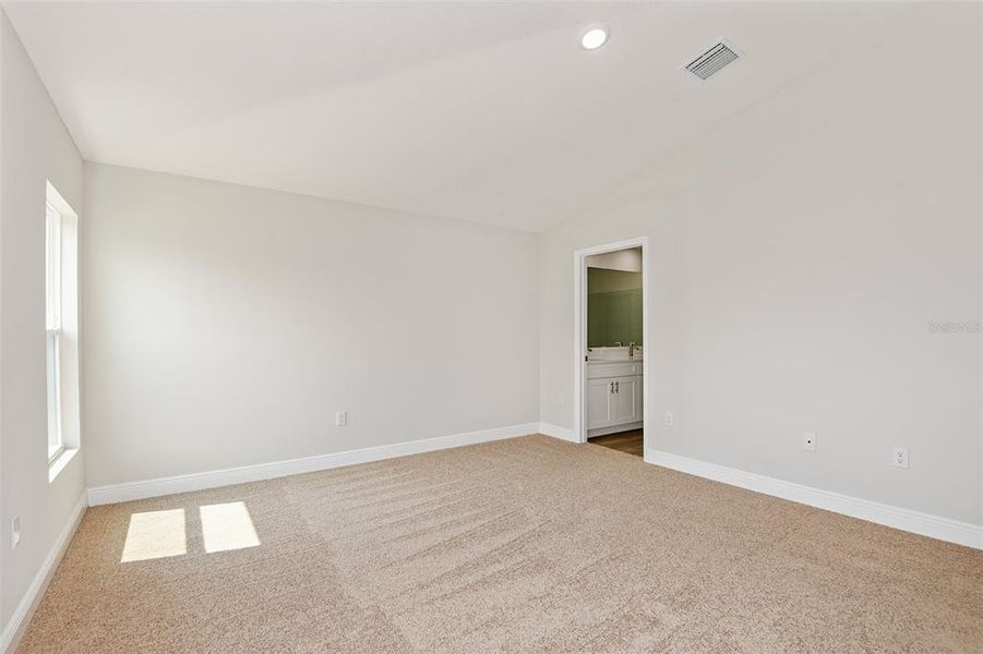 Spacious, unfurnished interior of a new home in Cherrywood Preserve, Ocala (Image 13).