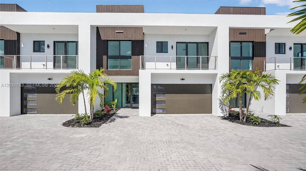 Exterior details and patio area of a home in , Dania Beach (Image 55).