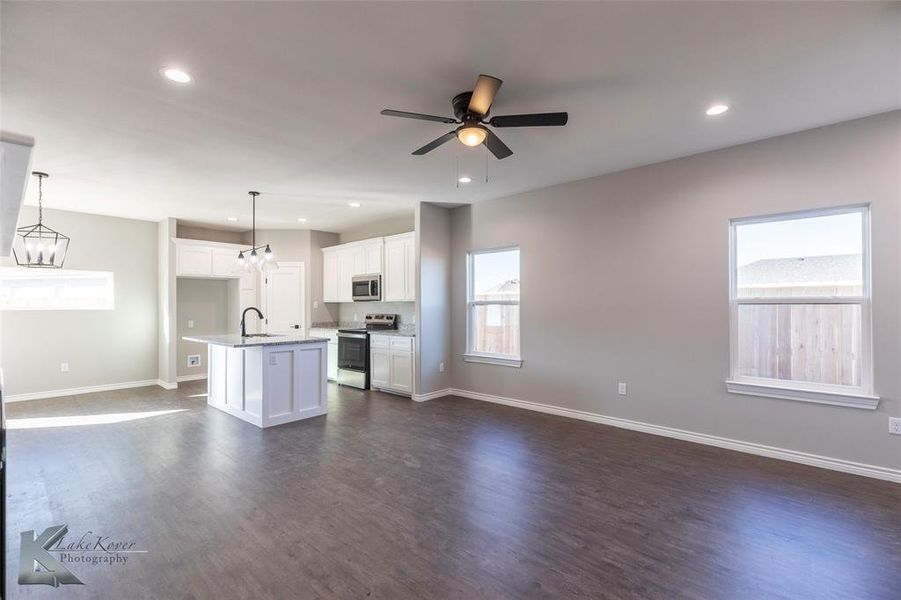 Spacious, unfurnished interior of a new home in , Abilene (Image 18).