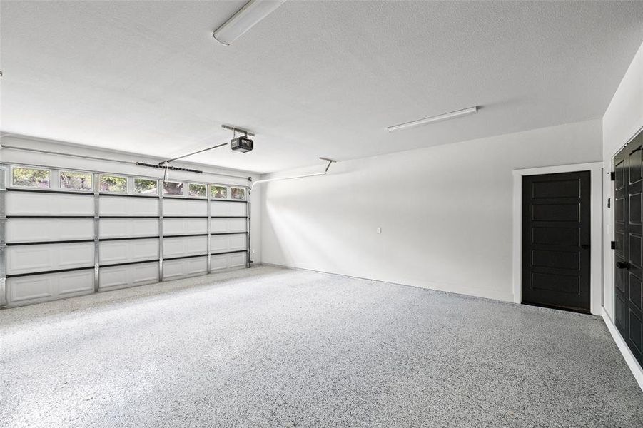 Spacious, unfurnished interior of a new home in , Granbury (Image 20). Spacious, unfurnished interior of a new home in , Granbury (Image 20).
