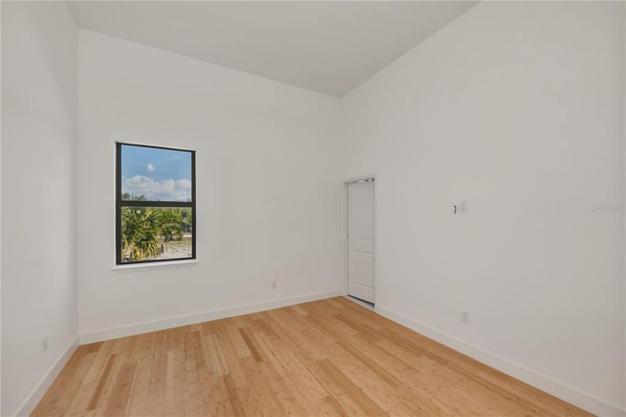 Spacious, unfurnished interior of a new home in , Port Charlotte (Image 68).