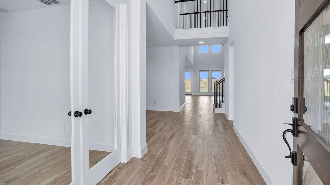 Spacious, unfurnished interior of a new home in Everly, Tomball (Image 14).