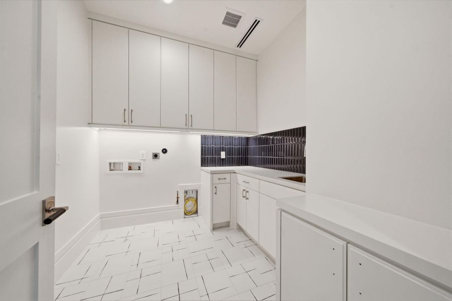 Furnished interior view inside a new home in , Houston (Image 8).