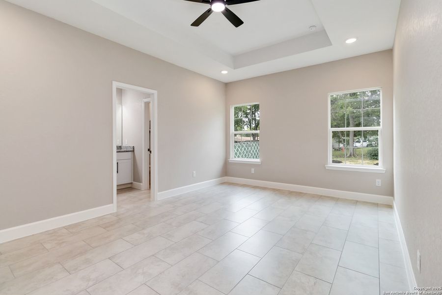 Spacious, unfurnished interior of a new home in , San Antonio (Image 10).