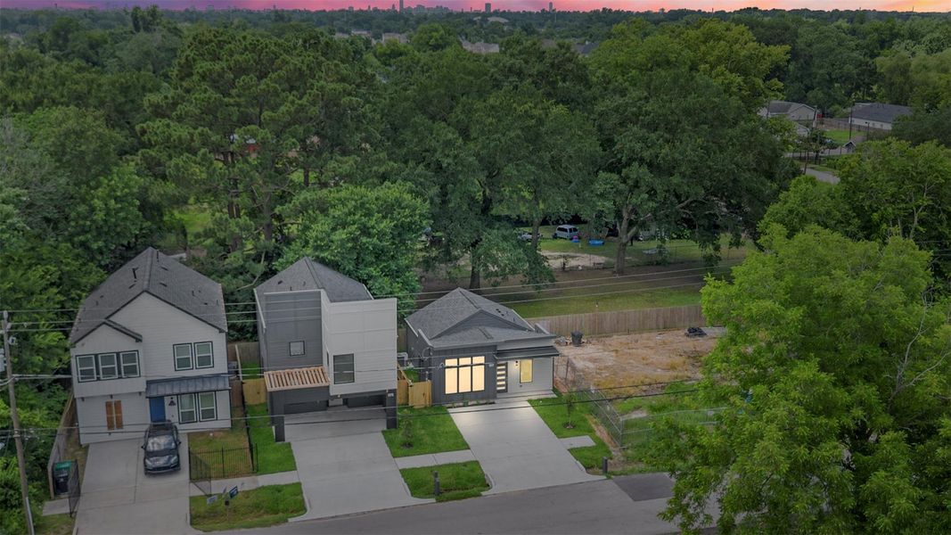Front exterior of a new home in , Houston, TX, highlighting curb appeal (Image 22). Front exterior of a new home in , Houston, TX, highlighting curb appeal (Image 22).