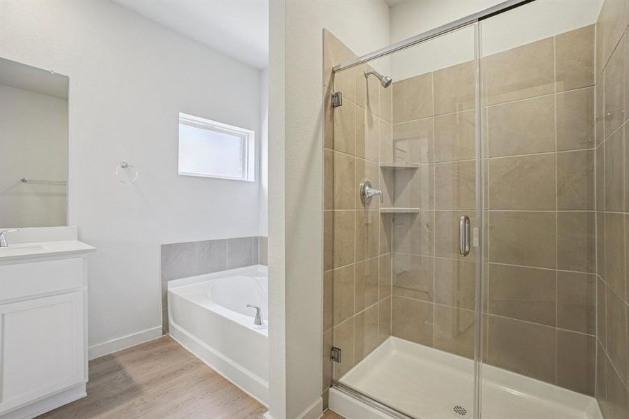 Furnished interior view inside a new home in Lone Oak, Alvarado (Image 15).