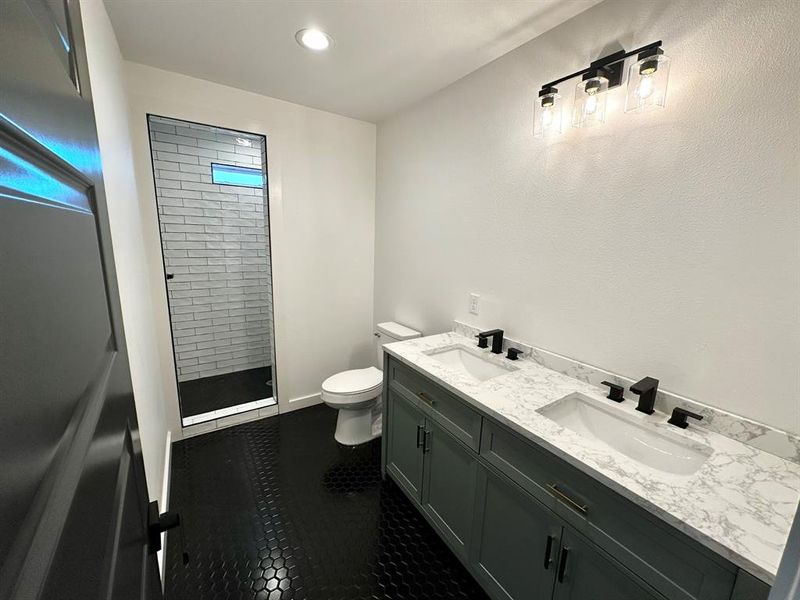 Furnished interior view inside a new home in , Strawn (Image 5).