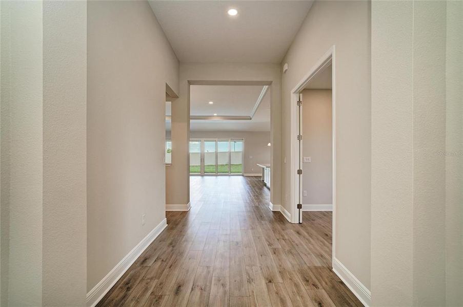 Spacious, unfurnished interior of a new home in Pasadena Ridge, Dade City (Image 15).