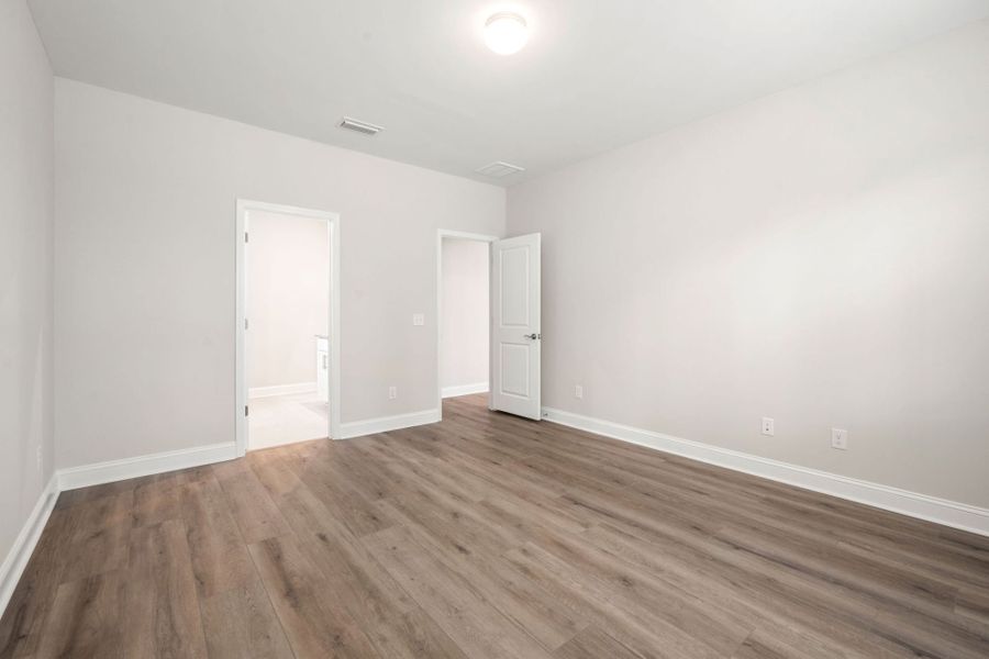 Spacious, unfurnished interior of a new home in Salem Bay, Beaufort (Image 29).