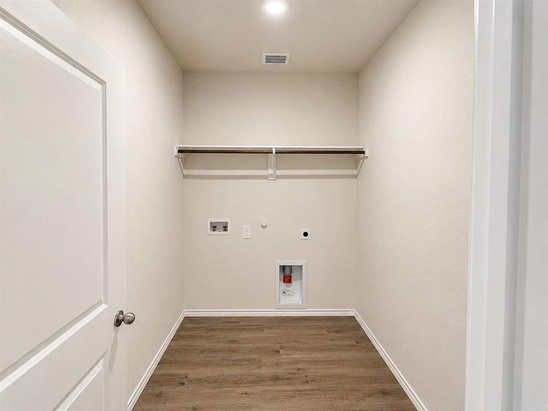 Spacious, unfurnished interior of a new home in Bluff Springs, Ferris (Image 21). Spacious, unfurnished interior of a new home in Bluff Springs, Ferris (Image 21).