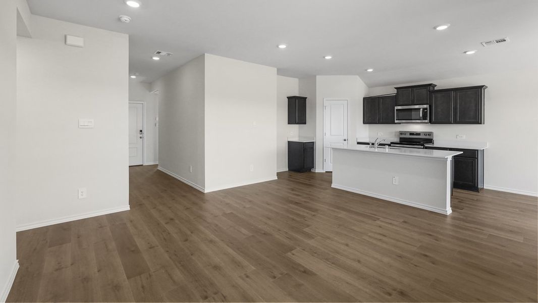 Spacious, unfurnished interior of a new home in Oak Valley Estates, Bullard (Image 24).