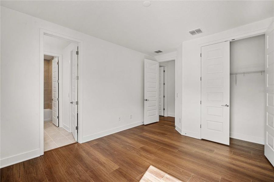Spacious, unfurnished interior of a new home in , Tampa (Image 26).