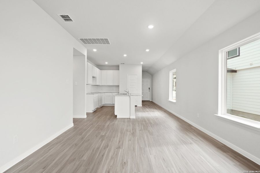Spacious, unfurnished interior of a new home in Hunters Ranch, San Antonio (Image 13). Spacious, unfurnished interior of a new home in Hunters Ranch, San Antonio (Image 13).