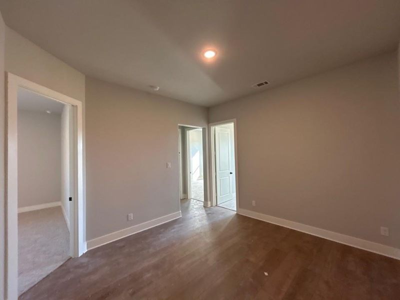 Spacious, unfurnished interior of a new home in Creekview Addition, Van Alstyne (Image 11).