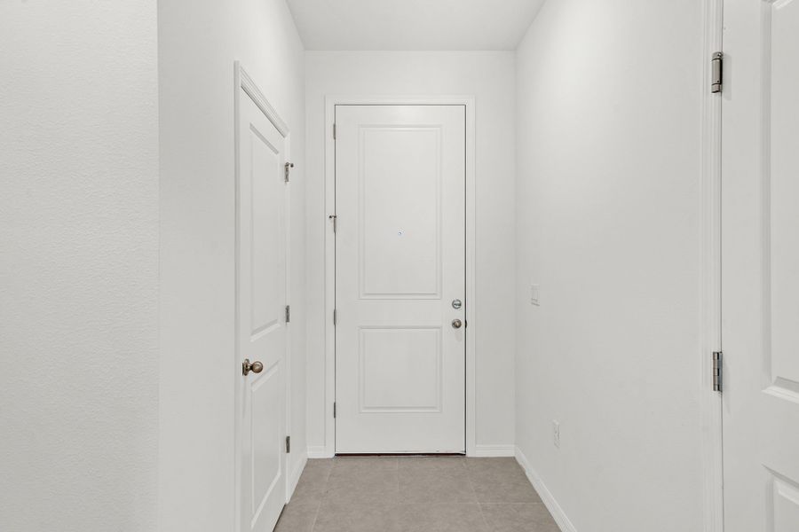 Spacious, unfurnished interior of a new home in Shenandoah Reserve, Orlando (Image 18).