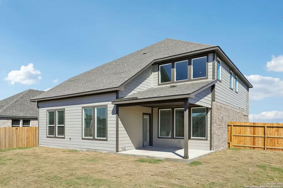 Exterior details and patio area of a home in Carmel Ranch, Schertz (Image 23).