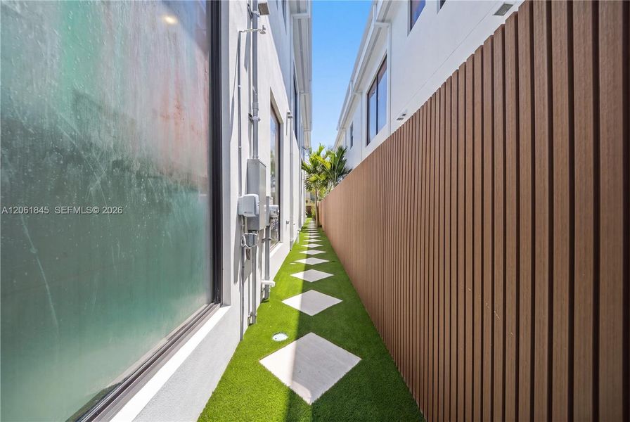 Exterior details and patio area of a home in , Fort Lauderdale (Image 31).